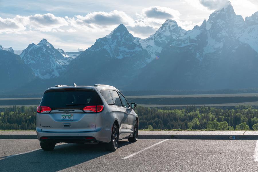  Chrysler Pacifica Limited S Appearance Package (RU) 2017 года  (фото 31 из 40)